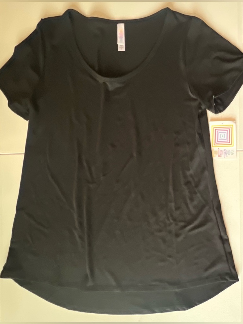 LuLaRoe Classic Tee - Size Small